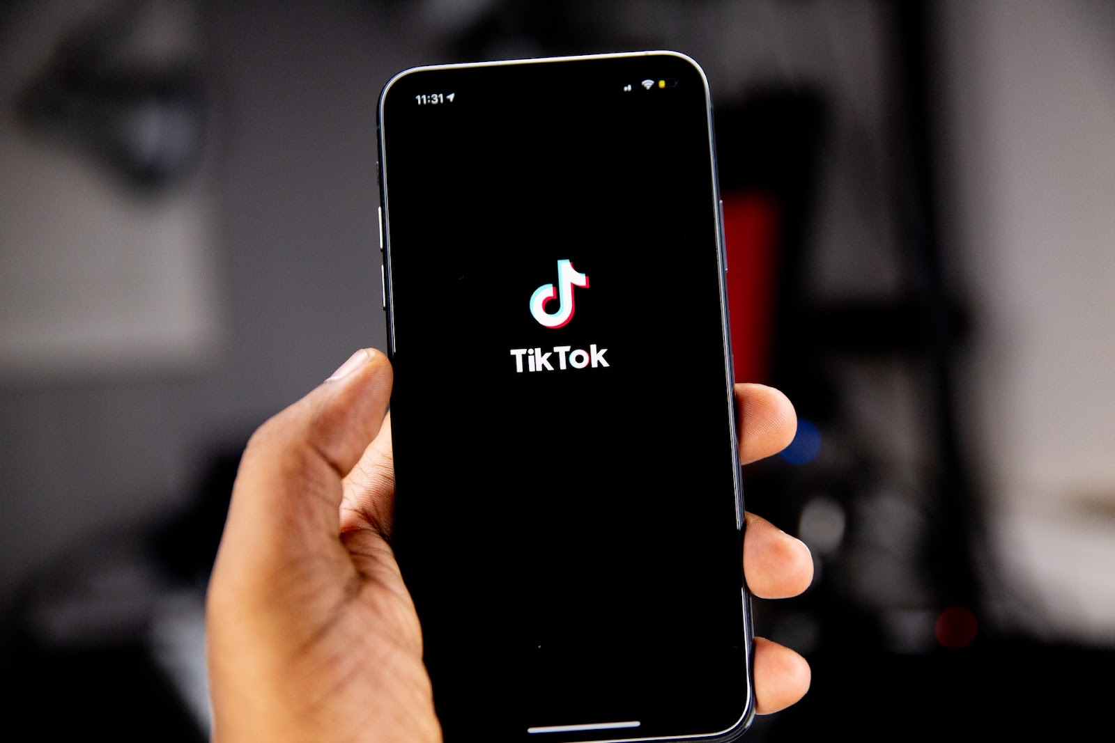 Top 5 Reasons Why Influencers Prefer TikTok Over Instagram